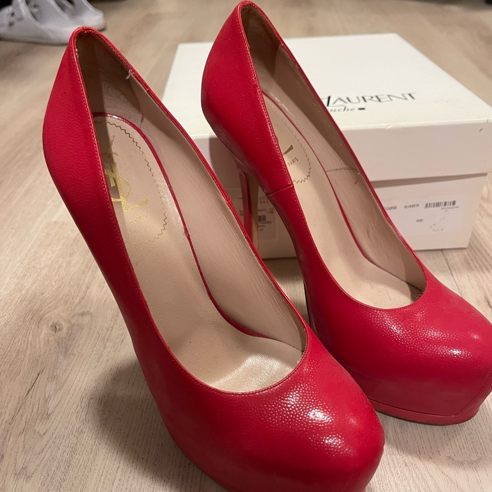 SAINT LAURENT
Vernigolf Tribtoo 105 Platform Pumps